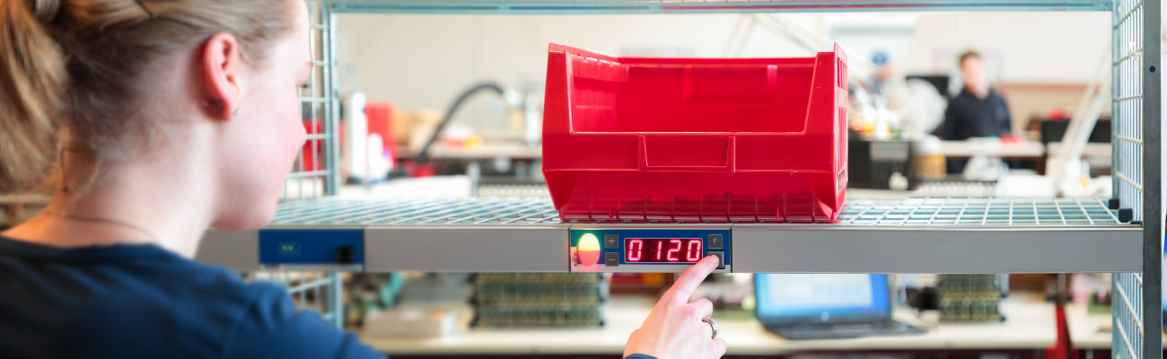 Young woman operating the Pickterm-Flexible system from KBS GmbH